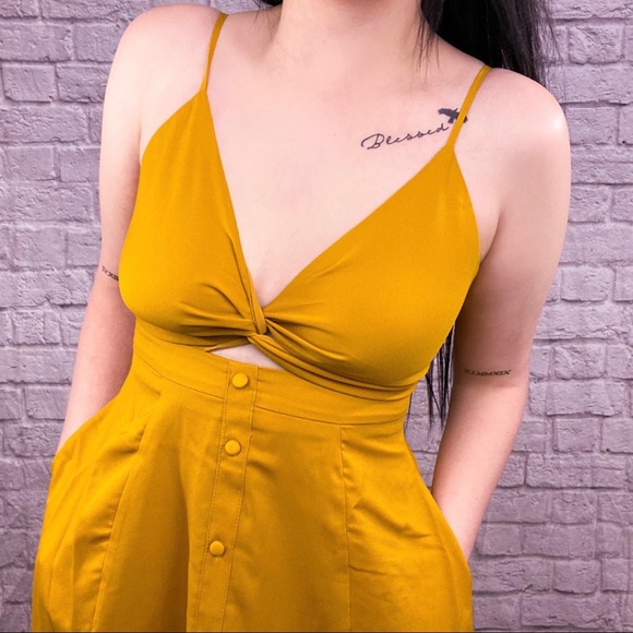 ‼️MAJOR SALE‼️ FRONT TWIST YELLOW MIDI DRESS! NEW! - Picture 6 of 6